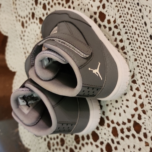 5C Baby Jordan's Nike Hightops - Picture 2 of 6